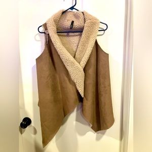 Women’s Elon Brown Sherpa Vest Size S/M